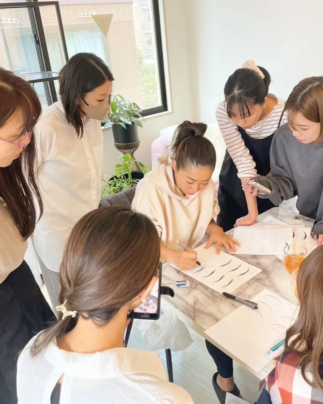 対面で指導している様子